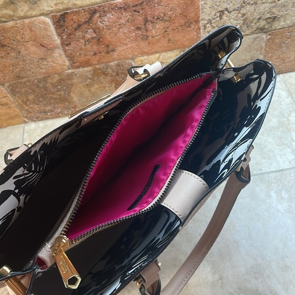 Trina Turk Beige PVC Structured Tote Bag Black White Pink Interior Gold Hardware - Picture 9 of 16